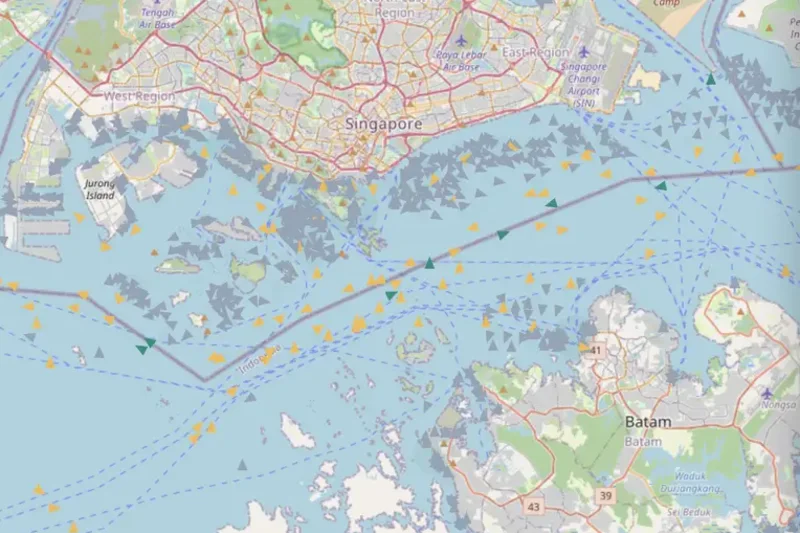 Live NAVIG Sea map of vessels in Singapore harbour and the Singapore Strait